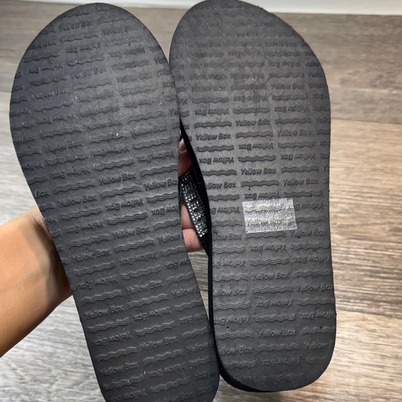 Yellow box Black Flip Flops woman’s 9 (s54) - Picture 6 of 6